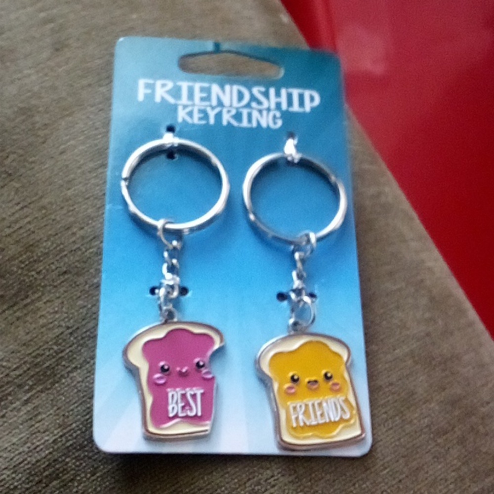 A nice friendship keyring with Peanut and Jelly! NWT!